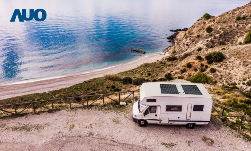 「可撓輕量化太陽光電板SunCurva」使用輕量特殊耐候型複合板取代傳統太陽能板的玻璃前板，不僅降低70%重量，每米平方僅3Kg；具有抗衝擊性能及通過電磁相容性測試，可應用於交通運輸工具，如露營車、遊艇等